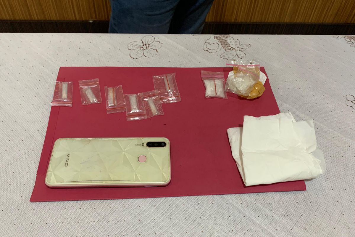 Istri napi Lapas Semarang tertangkap saat selundupkan sabu