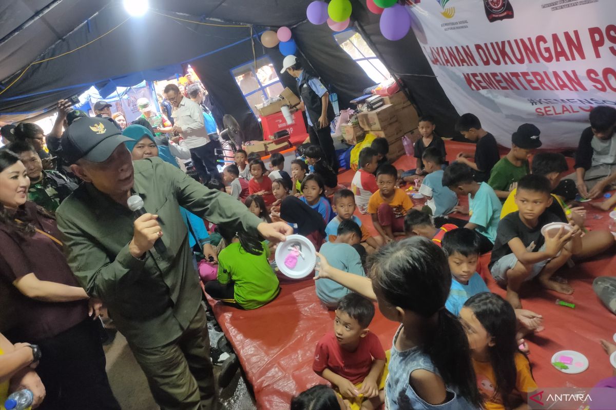 Wamensos serahkan bantuan Rp290 juta kepada korban kebakaran Tambora