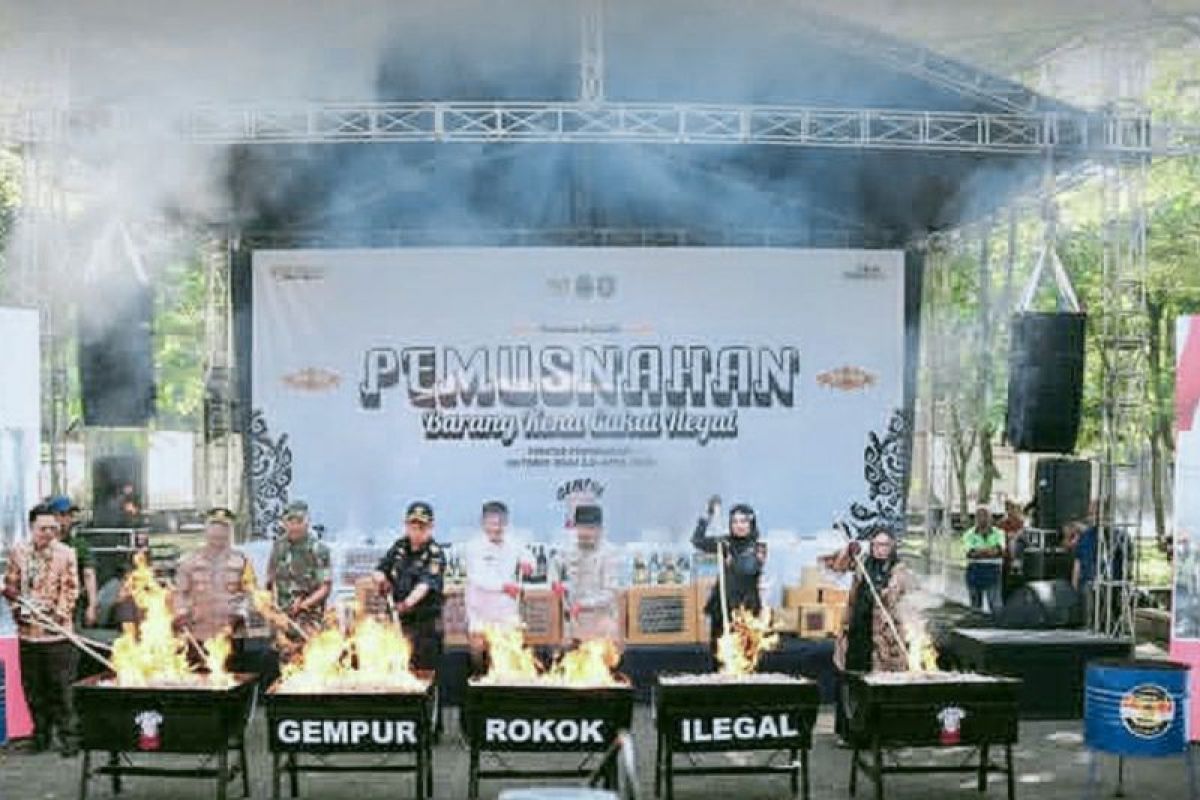 DJBC Jabar dan Jakarta musnahkan puluhan juta batang rokok ilegal di Purwakarta