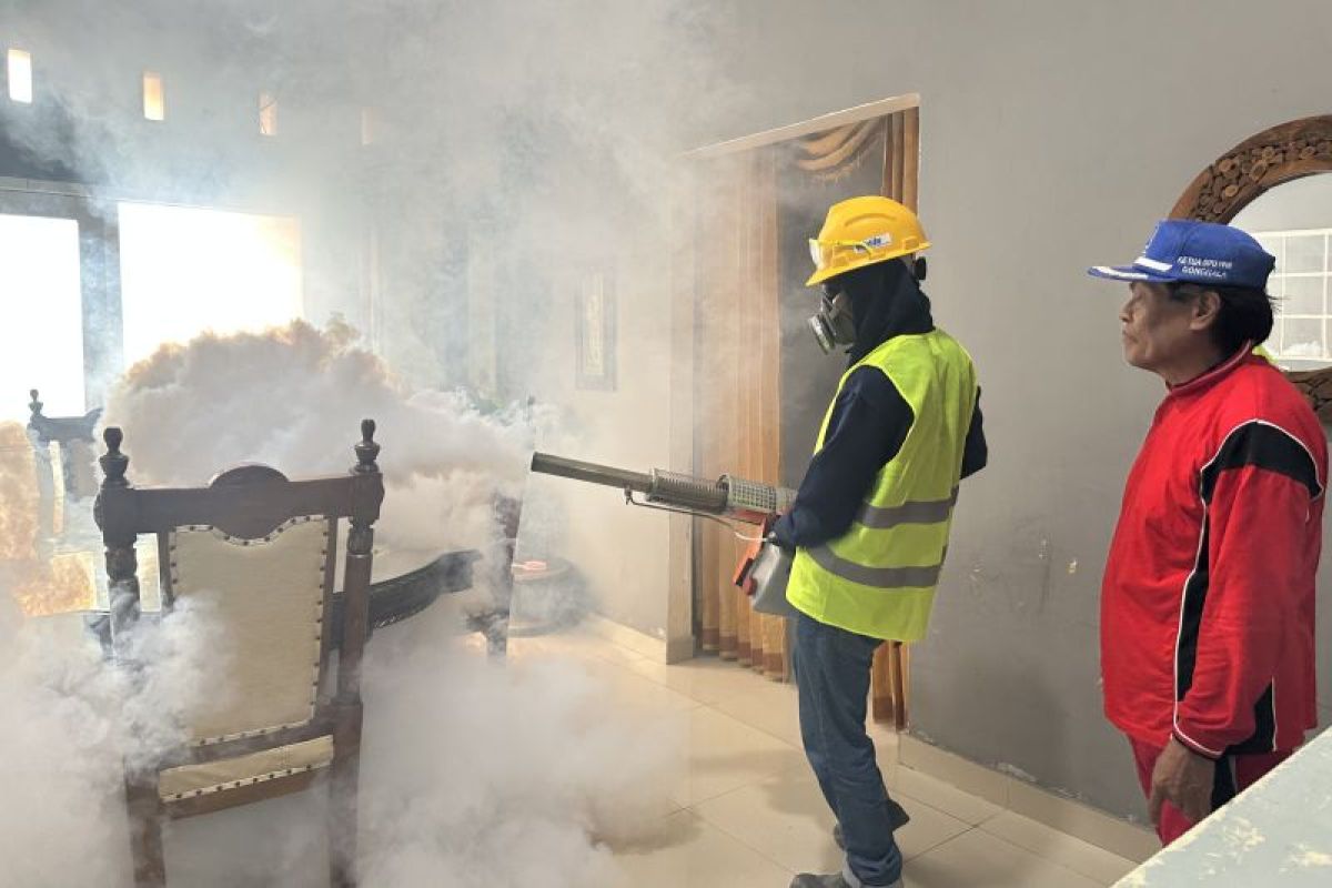 CPM dan Puskesmas Talise lakukan fogging di Kelurahan Tondo untuk cegah DBD