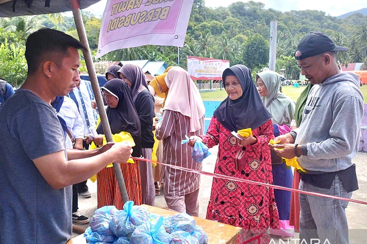 Pemkab Bone Bolango buka pasar murah bersubsidi di Kabila Bone