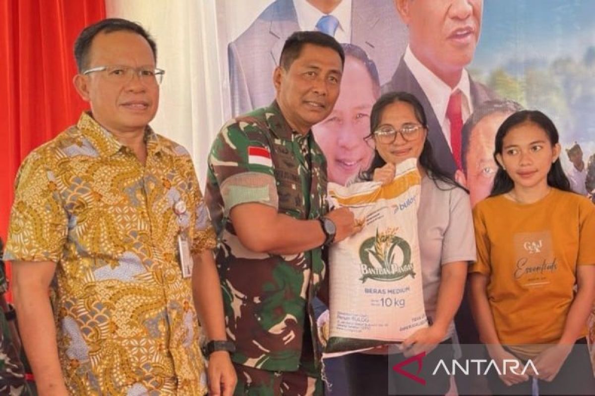TNI-Bulog salurkan beras SPHP bantu pengendalian harga