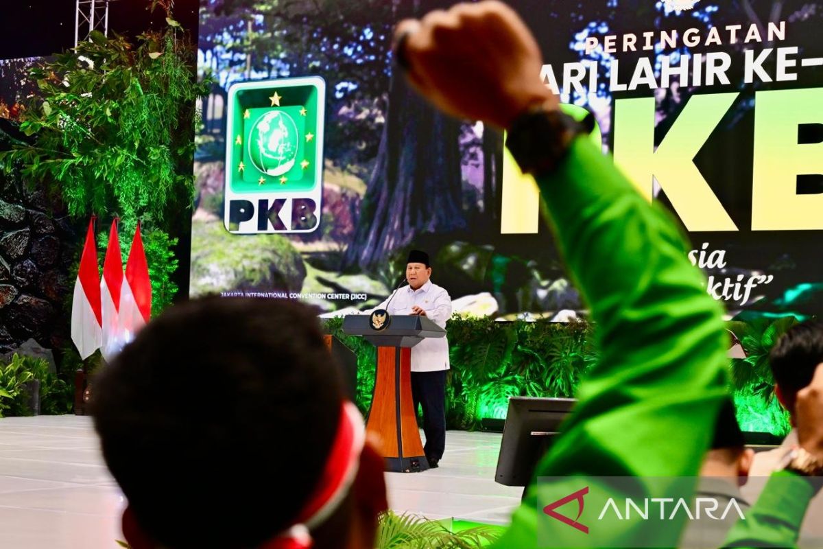 Prabowo protes  diberi teh, karena butuh kopi agar tak grogi depan kiai