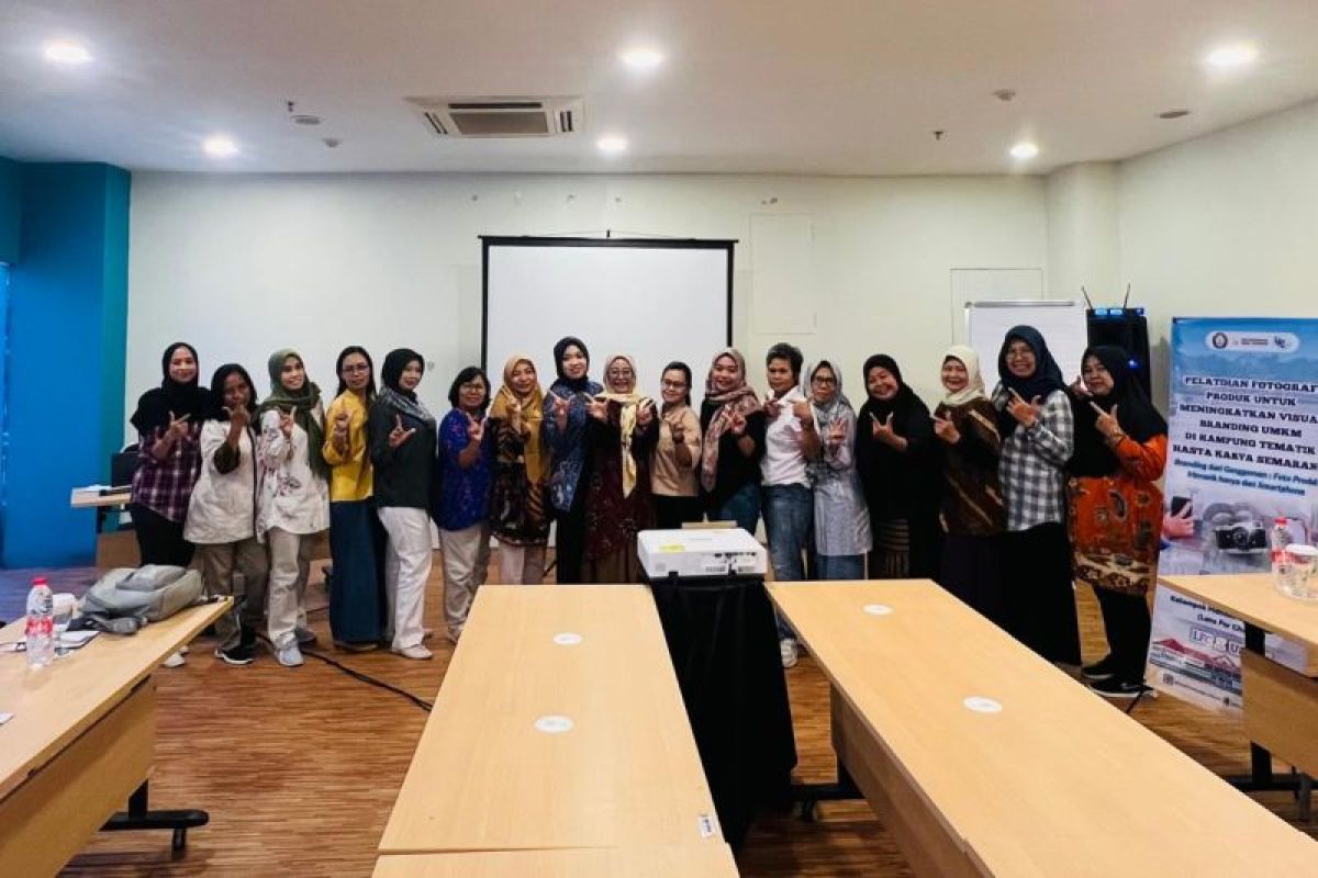 Sekolah Vokasi Undip latih fotografi UMKM Kampung Tematik di Semarang