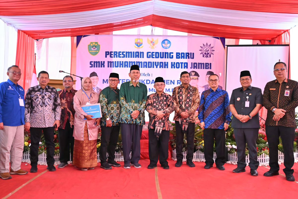 Minister empowers Jambi vocational schools with agency status