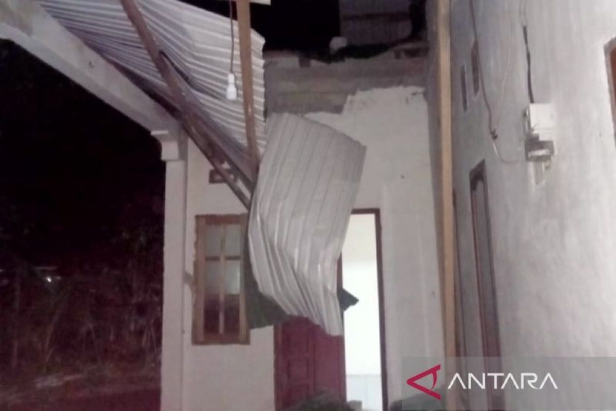BNPB: Warga bertahan di luar rumah setelah gempa 6,0 magnitudo di Poso