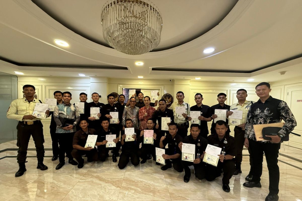 Kemnaker bakal cabut izin perusahaan menahan ijazah pekerja
