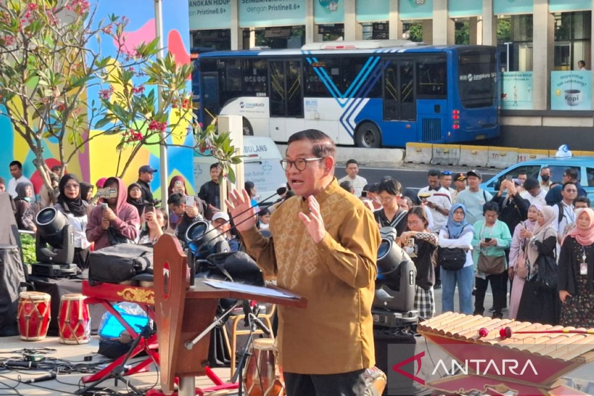 Pram undang anak sekolah datang ke Balai Kota setiap bulan