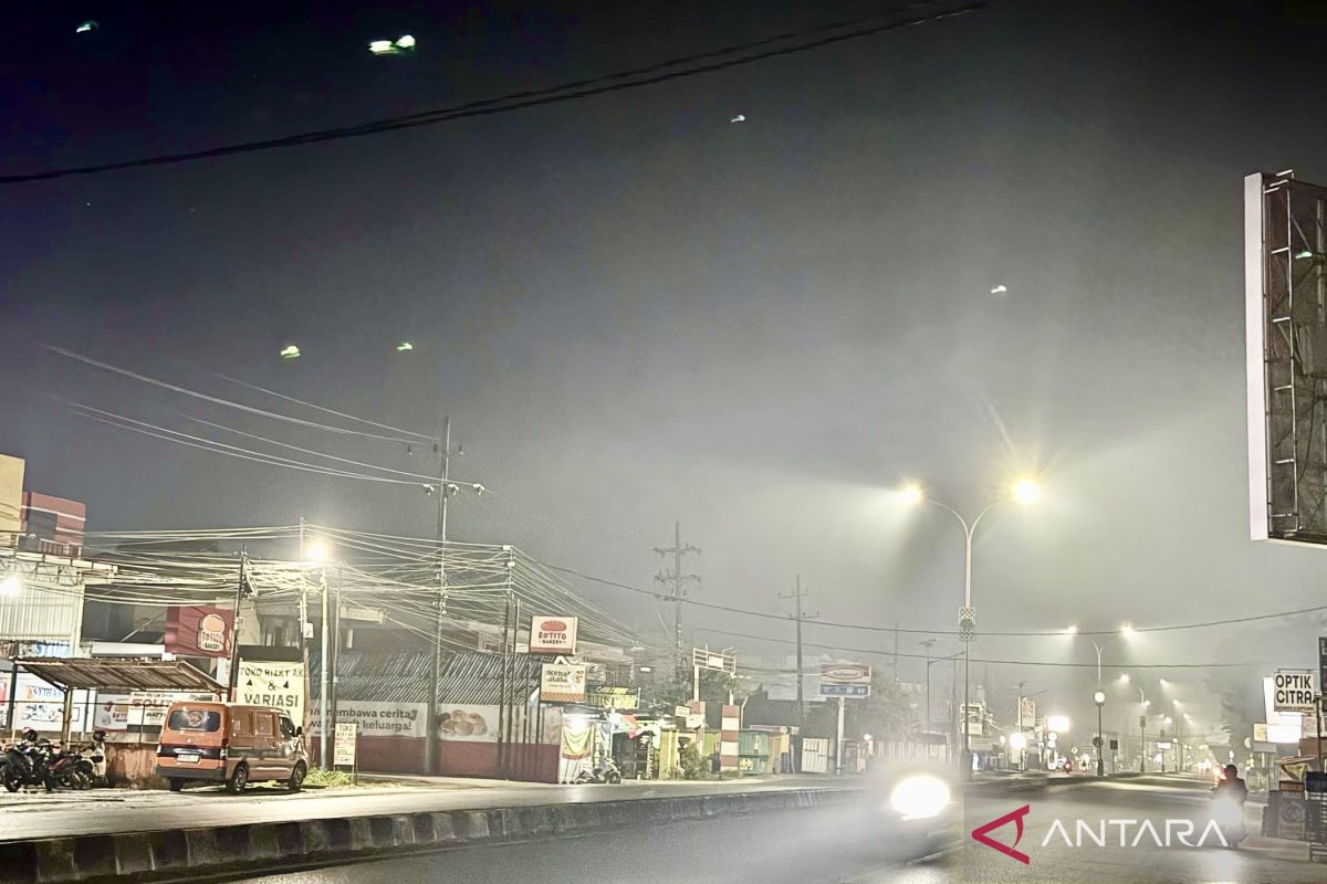 Kabut asap karhutla muncul di Landasan Ulin Banjarbaru Jumat dini hari