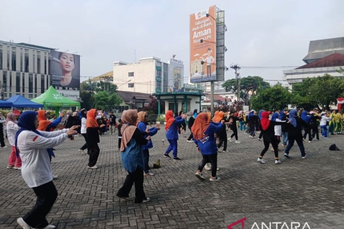 Alumni SMP 13/11 Pontianak senam zumba dan donor darah sambut reuni akbar