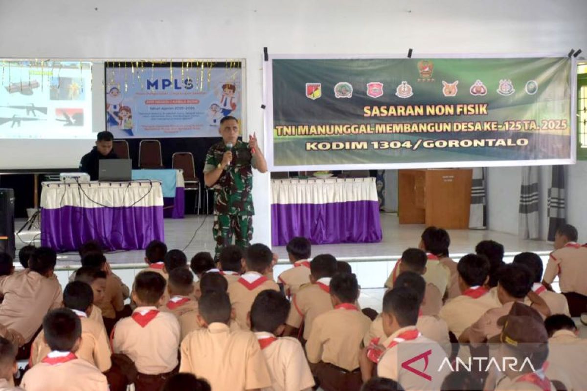 Kodim 1304 menggelar penyuluhan bela negara di SMP 1 Kabila Bone