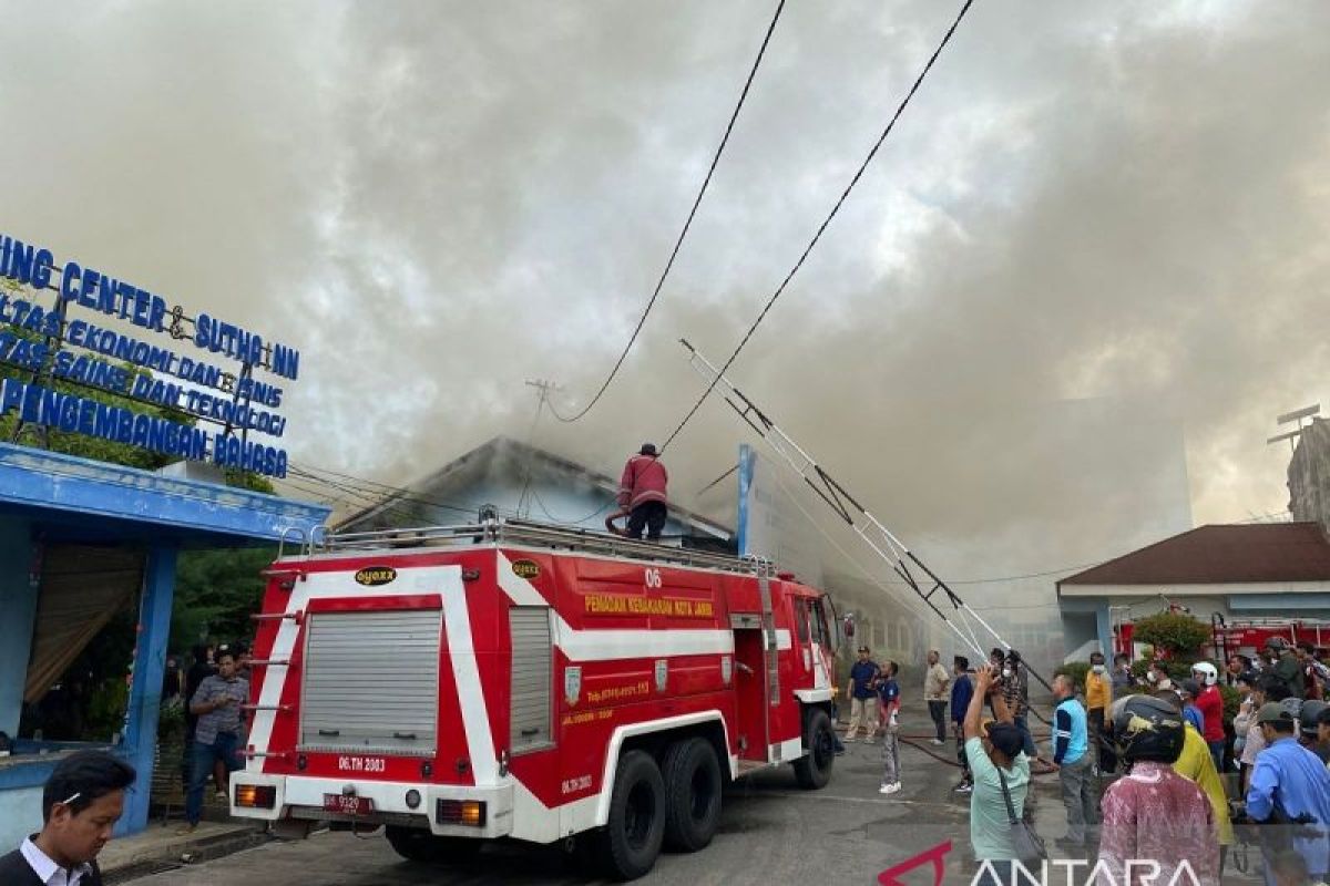 Sejumlah  fasilitas Kampus UIN STS Jambi terbakar