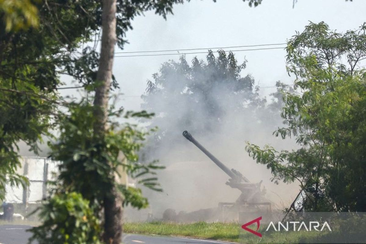 Pasukan Thailand-Kamboja terus saling menembak meski Trump desak gencatan senjata
