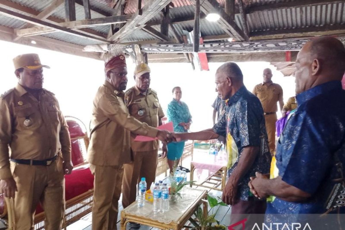 Bupati Jayapura gencar turun kampung dengar aspirasi warga