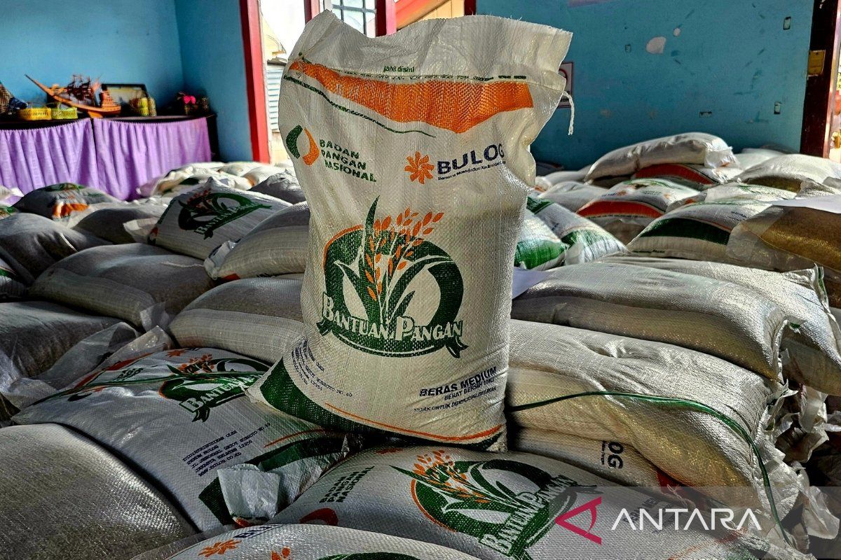 Bulog Natuna distribusikan bantuan pangan hingga pulau peyangga