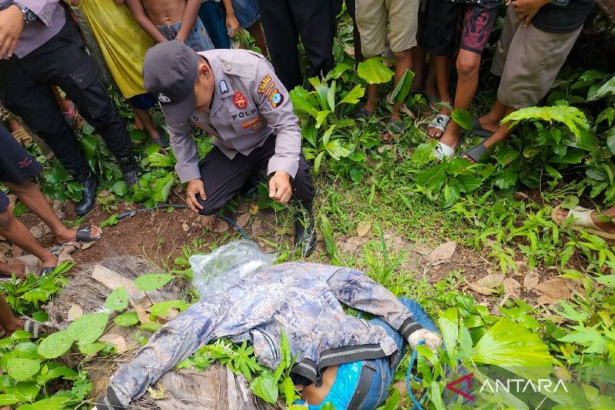 Pria ditemukan tewas tergeletak diduga jatuh dari pohon di Desa Muui HST