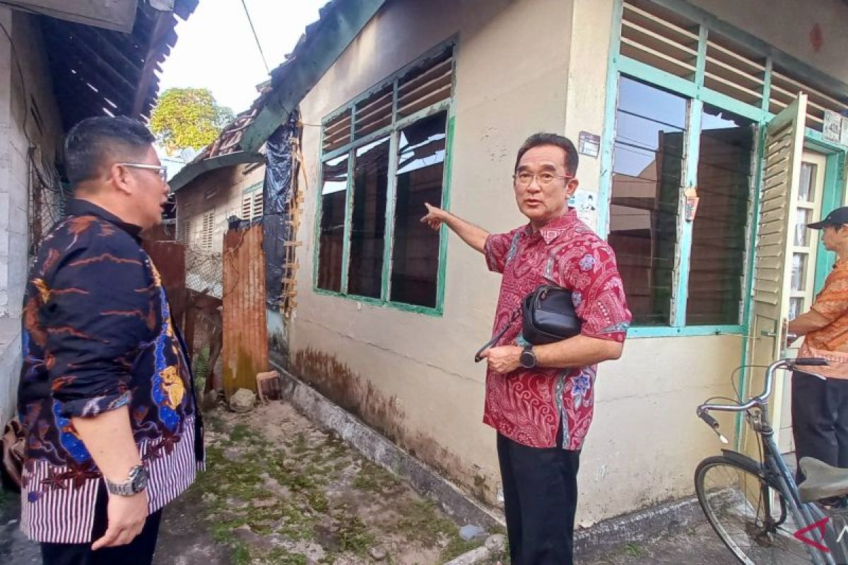 Rudianto Tjen serap aspirasi warga dengan kunjungi rumah tak layak huni