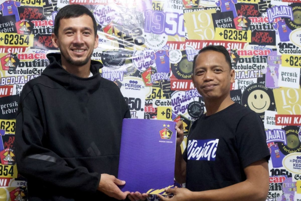 Persik gaet Khurshidbek Mukhtorov untuk tambah kekuatan lini belakang