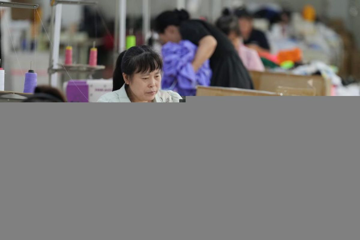 Transformasi kota sederhana jadi raksasa industri pakaian renang China