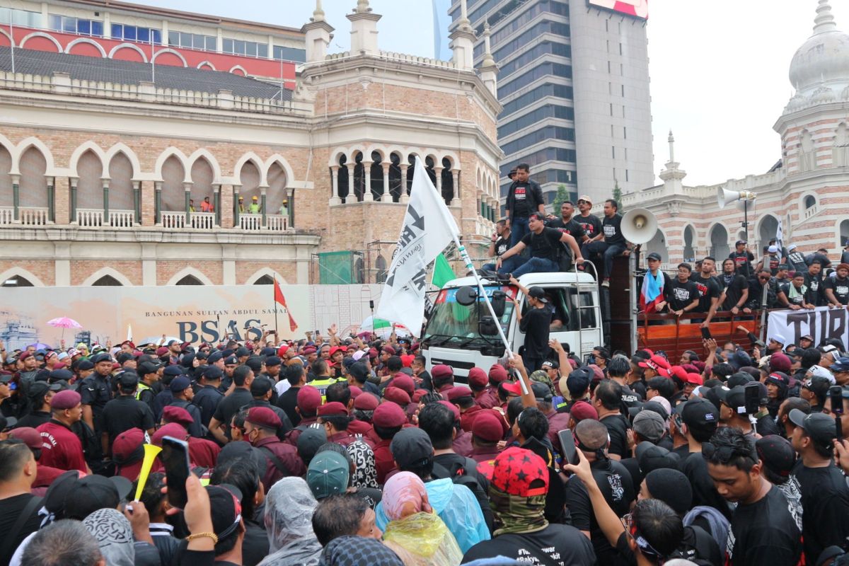 Ribuan warga Malaysia unjuk rasa di kedubes AS Kuala Lumpur