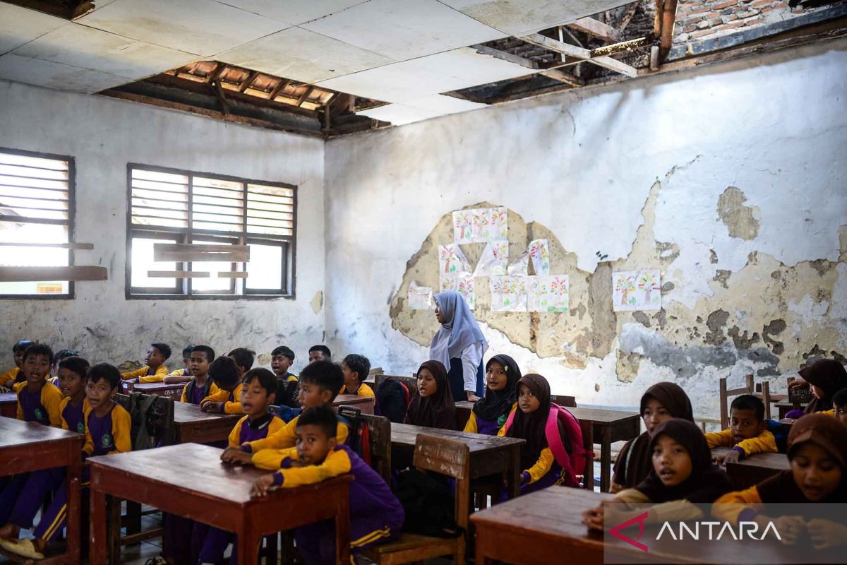 Indonesia targets over 13,000 schools for renovation in 2025