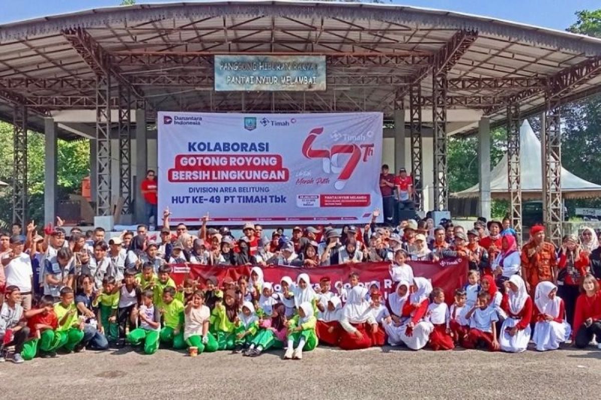 Gotong Royong Merah Putih, PT Timah - Pemkab Beltim bersihkan Pantai Nyiur Melambai