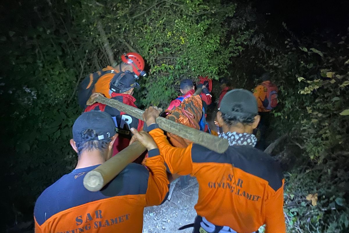 Pendaki asal Sukabumi tewas di Gunung Slamet berhasil dievakuasi Tim SAR