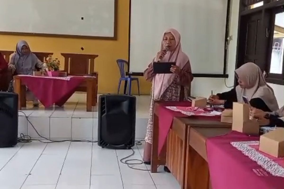 Evi jadi jembatan antara warga dan BPJS Kesehatan