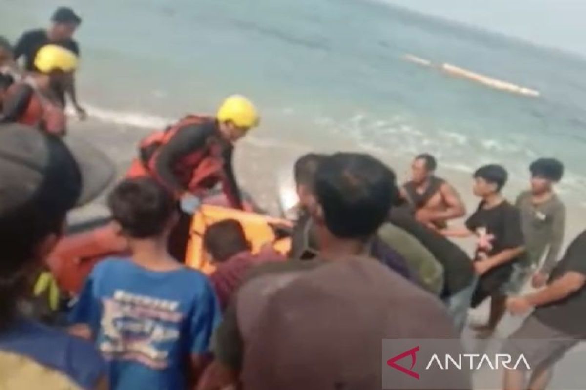 Tim SAR temukan dua jasad remaja tenggelam di Pantai Karya Sakti Lampung Selatan