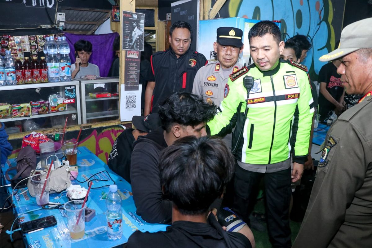 Polisi rutin menggelar patroli keamanan di akhir pekan cegah premanisme