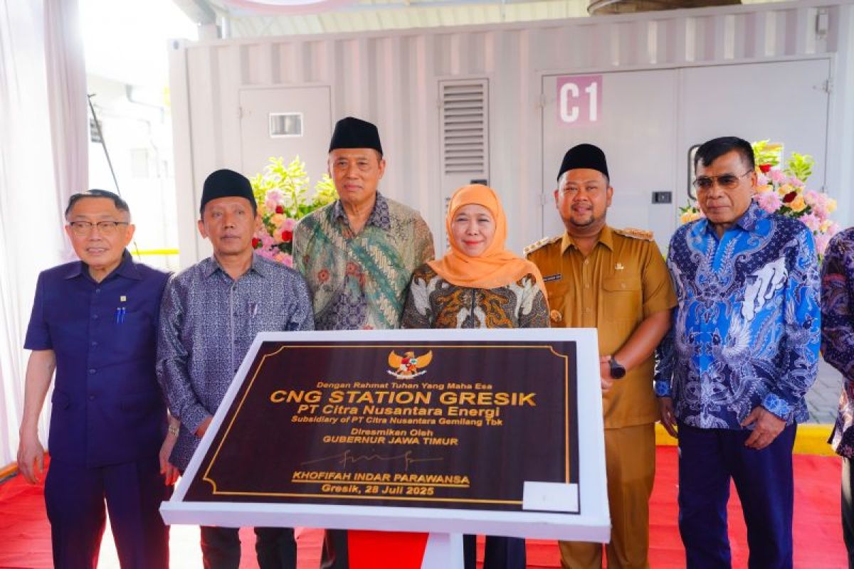 Bangun ekonomi hijau, Khofifah resmikan CNG Station Gresik