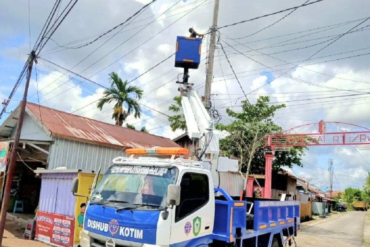 Dishub Kotim pilih listrik tenaga surya untuk penerangan jalan