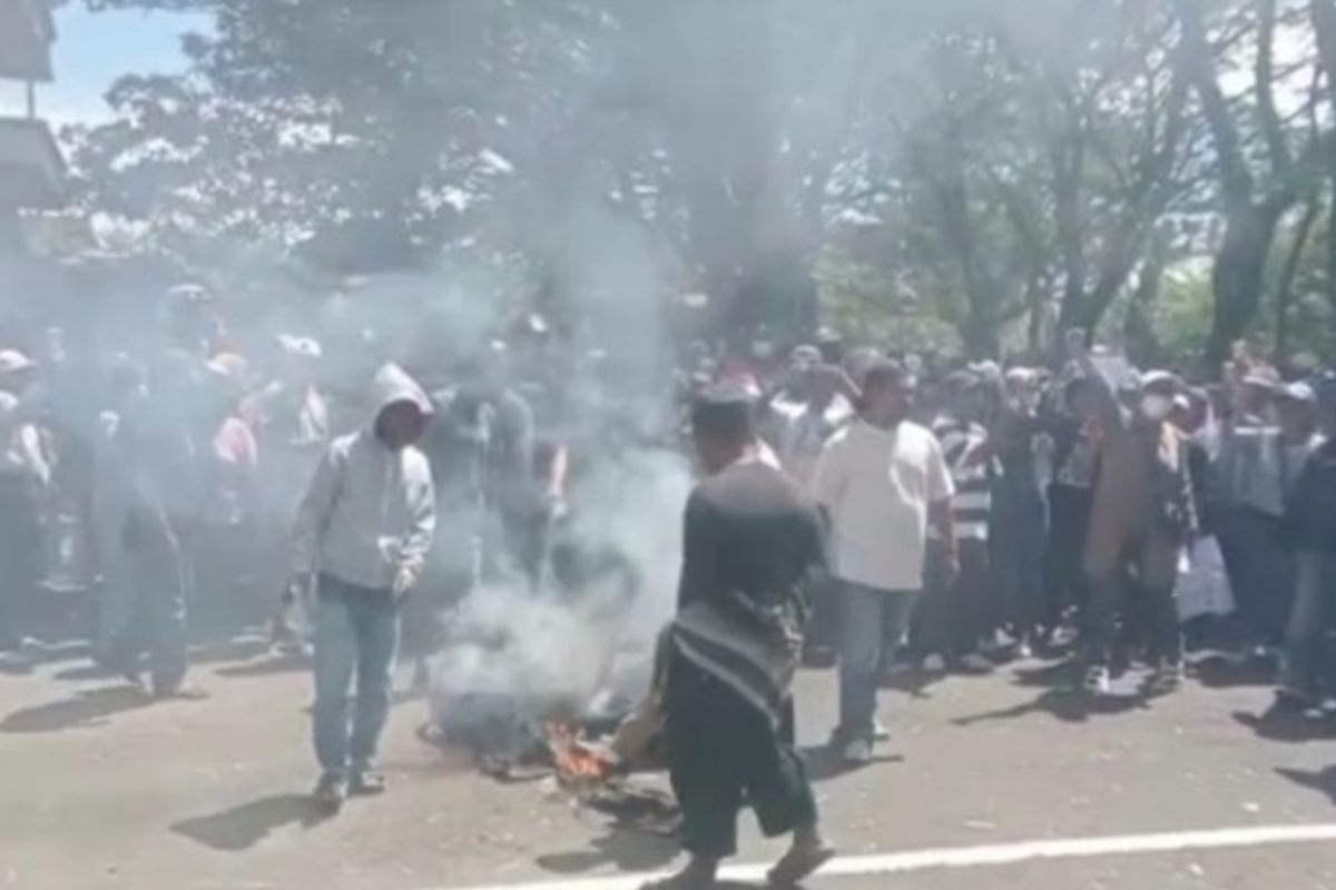 Massa gelar aksi desak pembentukan Daerah Otonom Baru  Sofifi