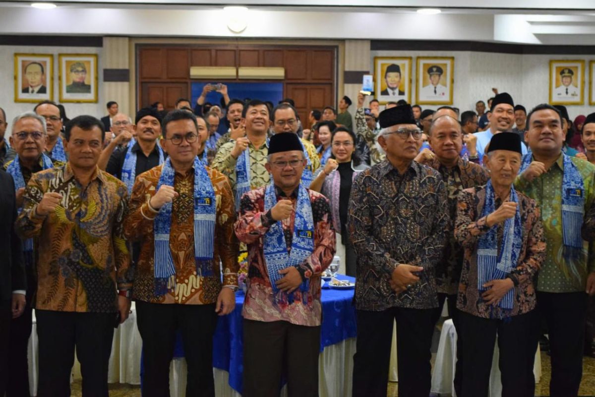 Mendikdasmen terima penghargaan tokoh pamomong Jateng