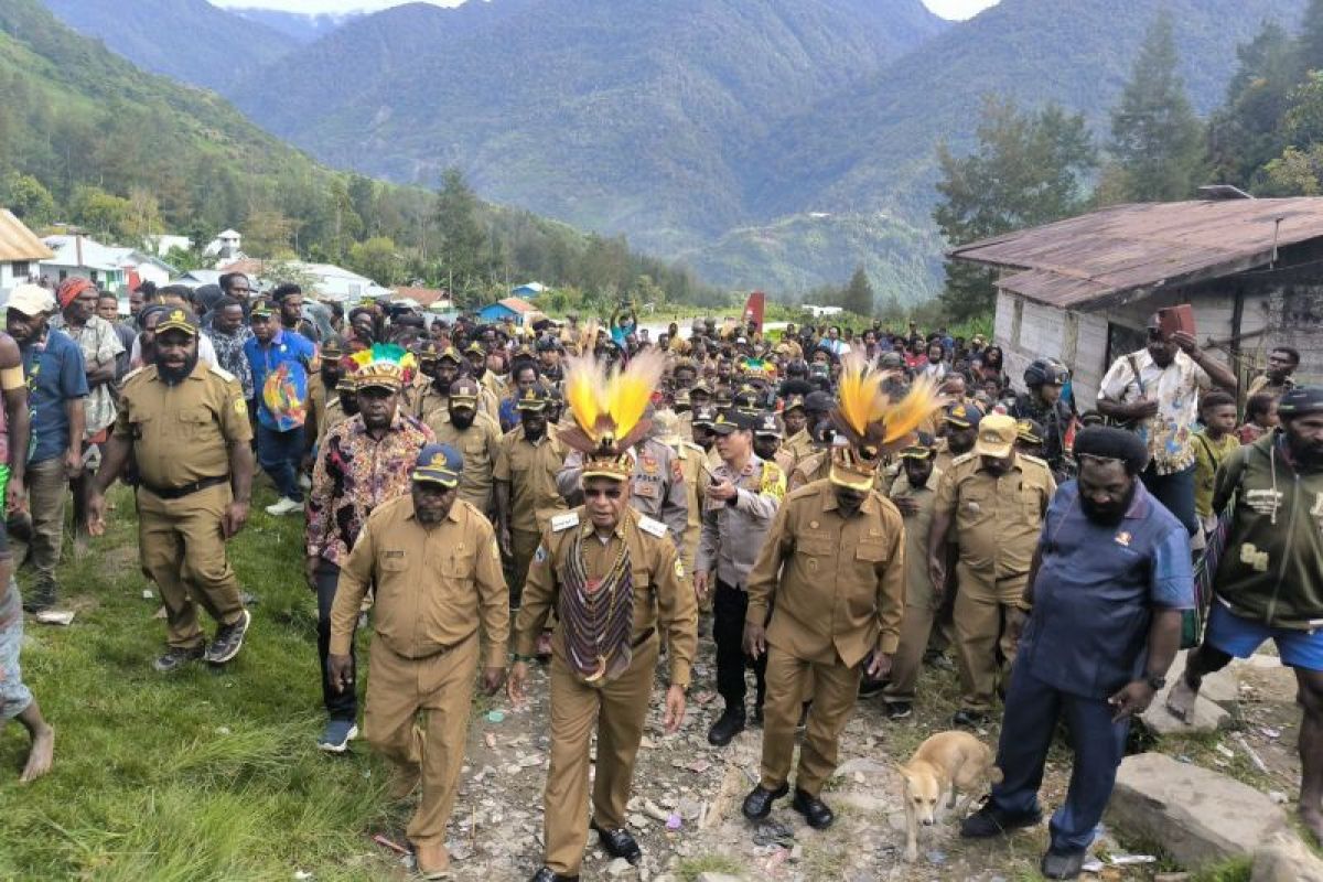 Bupati Puncak Papua Tengah tinjau pelayanan publik di Beoga