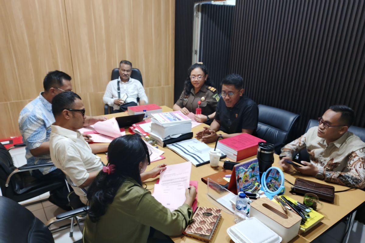 Kejati .melimpahkan tersangka korupsi Jamkrida NTT ke Kejari Kupang