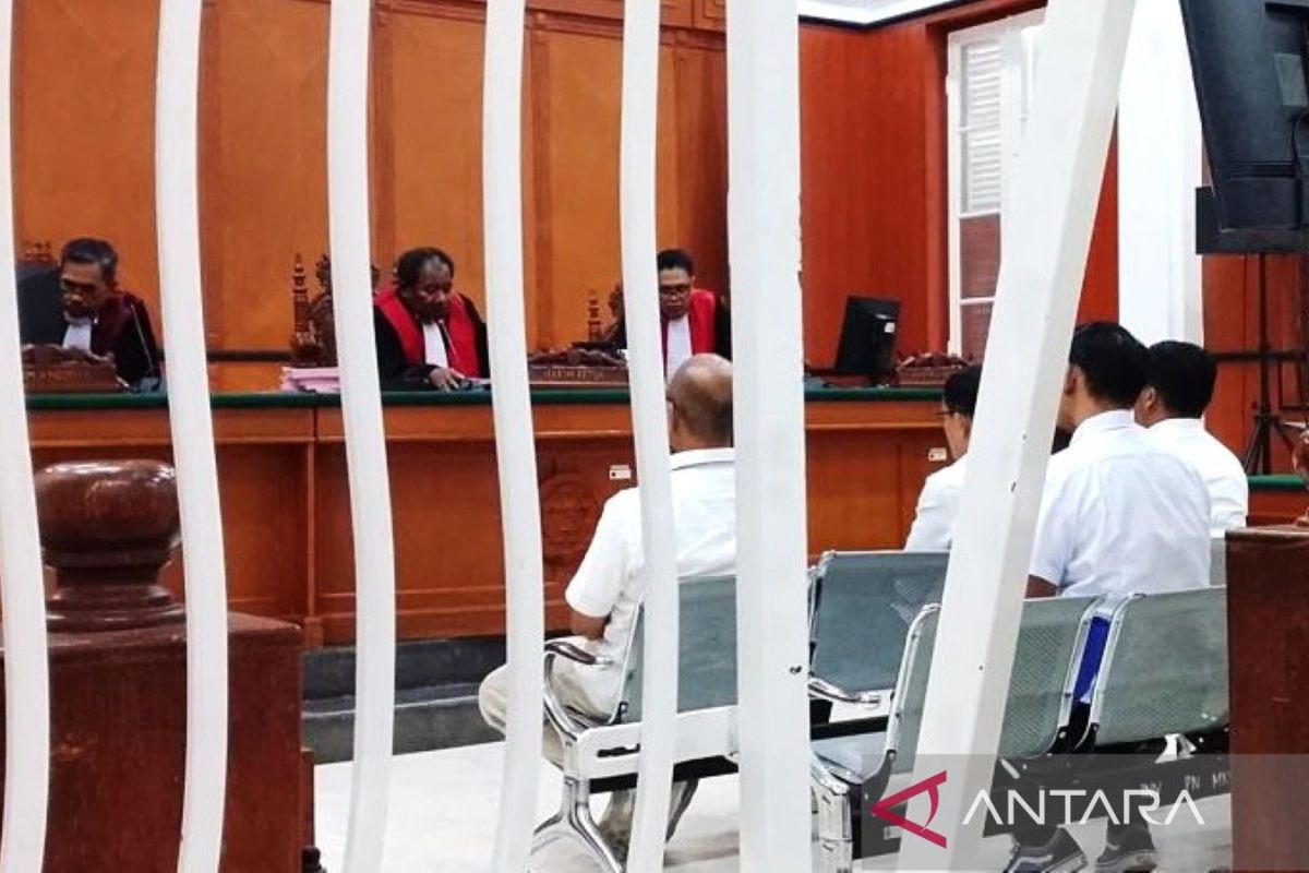 JPU tuntut bervarias terhadap lima terdakwa kasus korupsi KONI Makassar