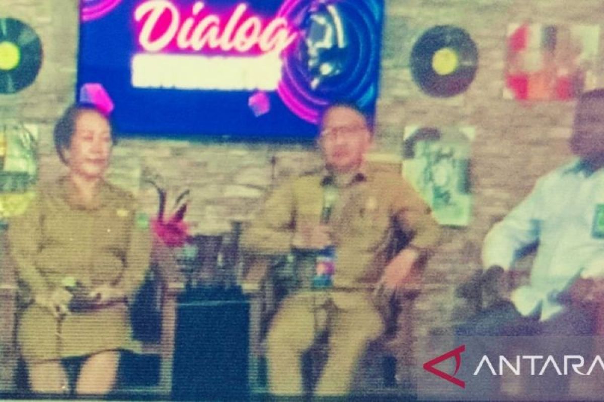 Dinkes-Disdik Biak Numfor melakukan edukasi imunisasi anak sekolah