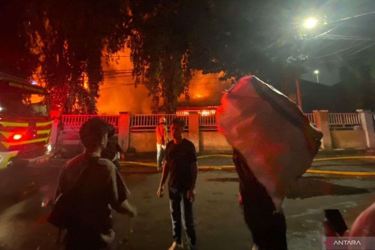 Kebakaran Pasar Taman Puring diduga berasal dari toko pakaian