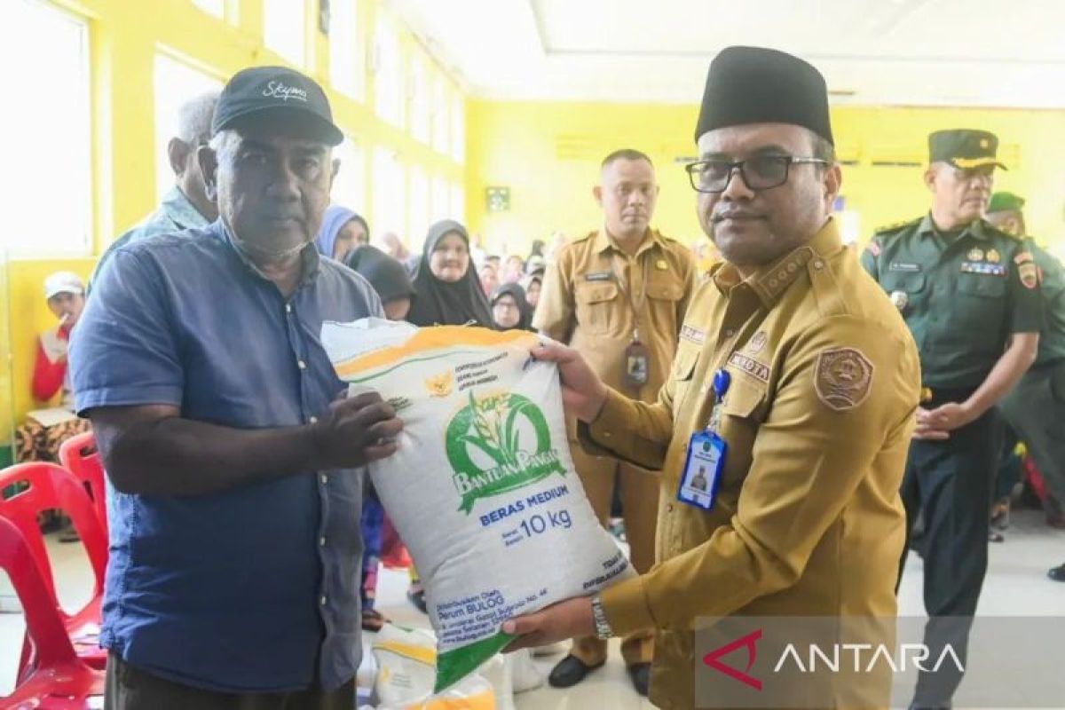 Wali Kota Padangsidimpuan launching penyaluran bantuan pangan beras Tahun 2025