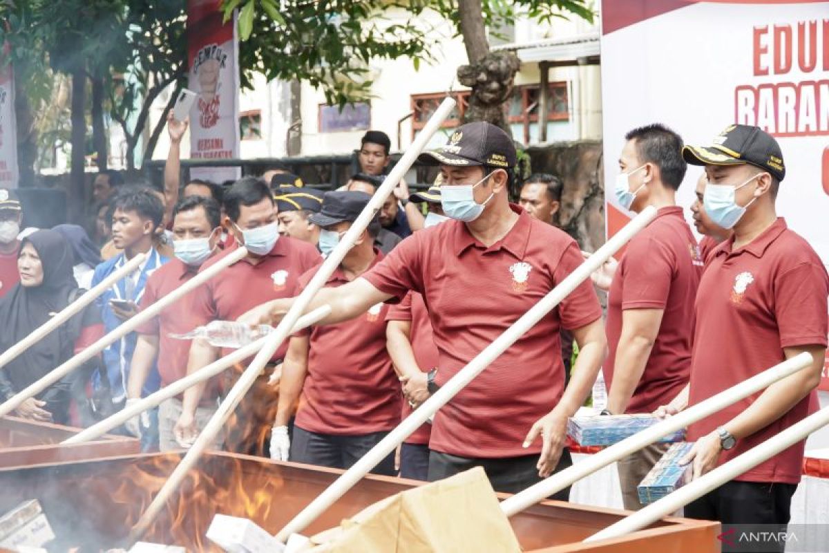Pemkab Lamongan-Bea Cukai Gresik musnahkan 506 ribu rokok ilegal