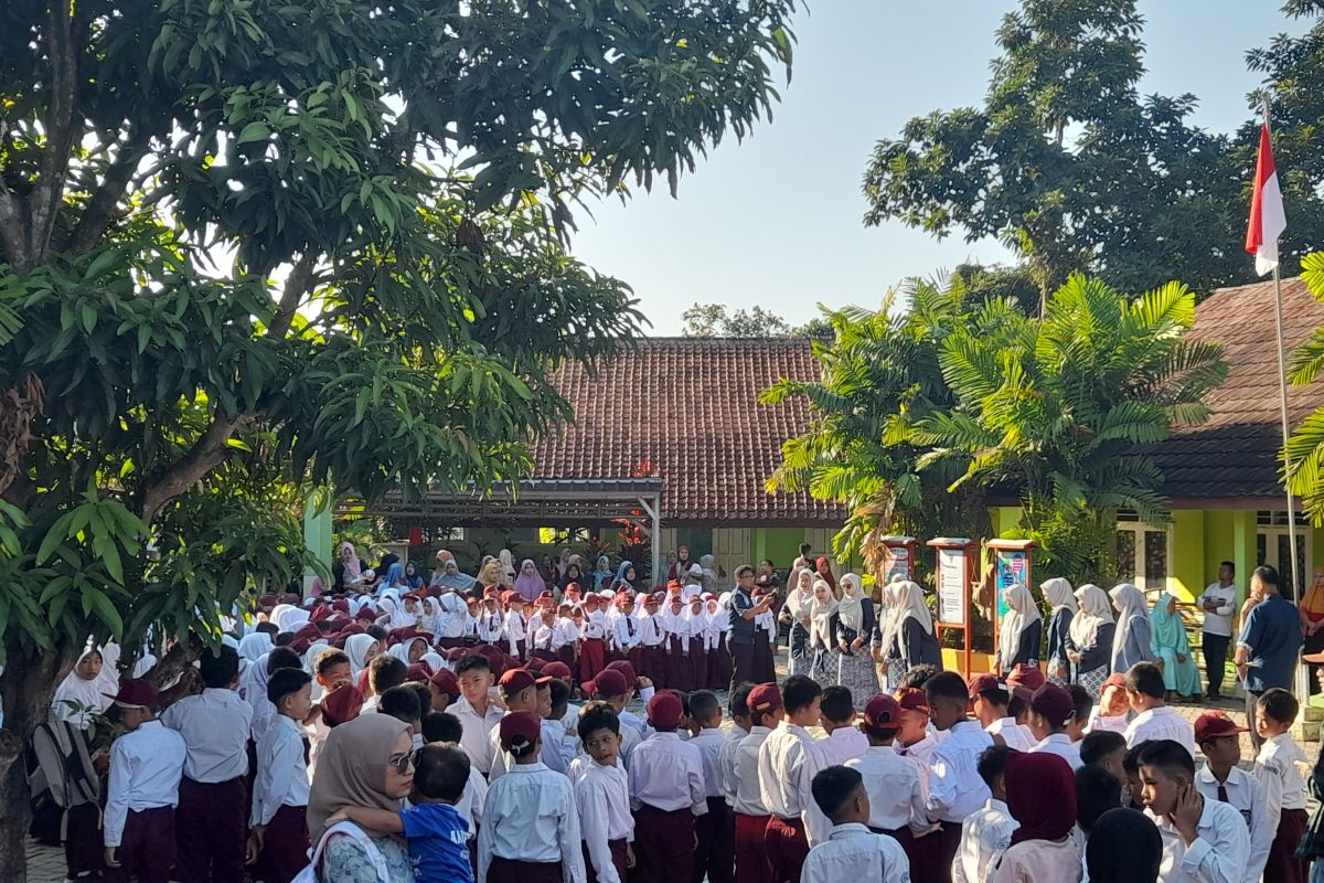 Ribuan pelajar SD dan SMP di Kota Serang terima bantuan PIP tahap pertama