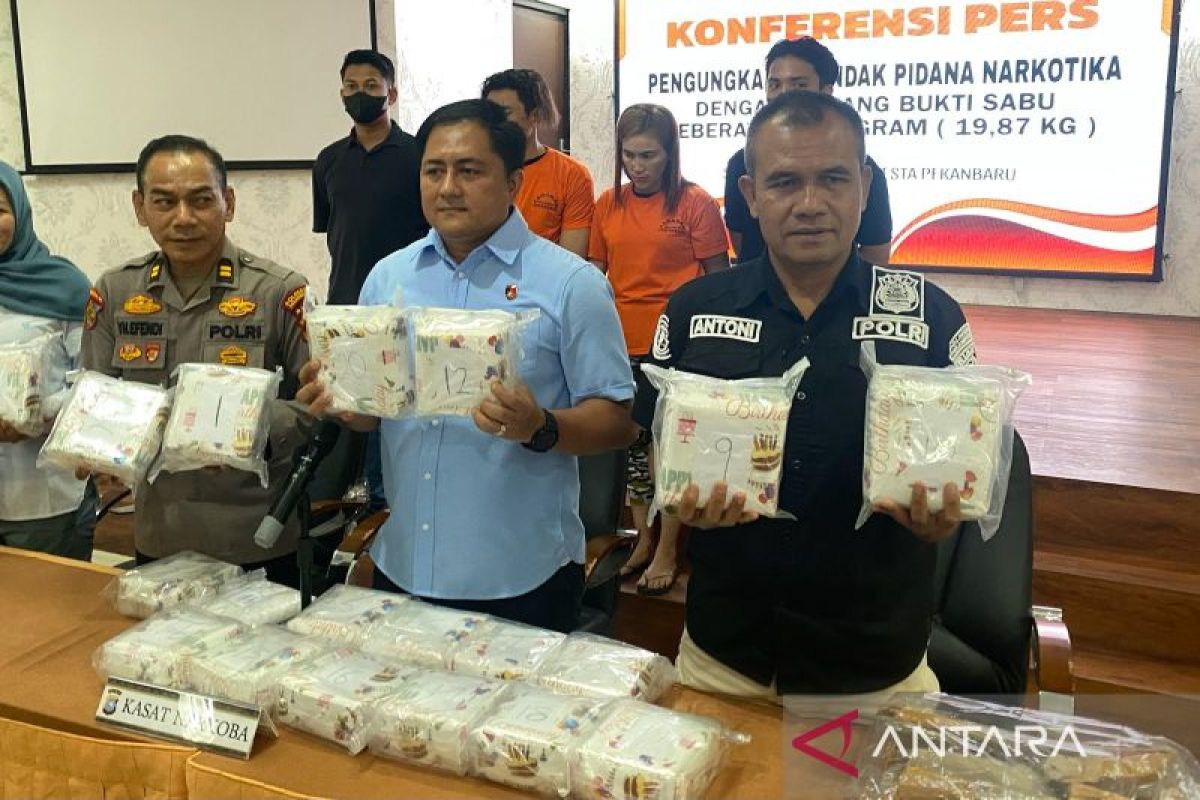 Polisi bekuk Pasutri yang angkut sabu di parkiran Mall SKA Pekanbaru