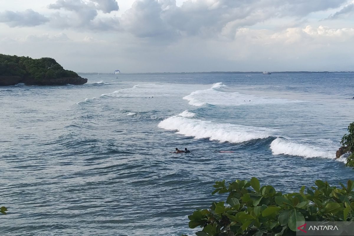 BBMKG minta masyarakat waspadai angin kencang di Bali