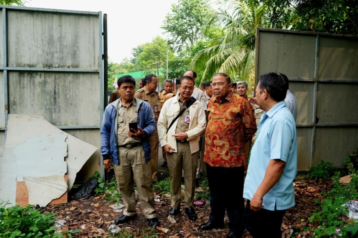 Lahan bekas RS Sumber Waras mulai dibersihkan