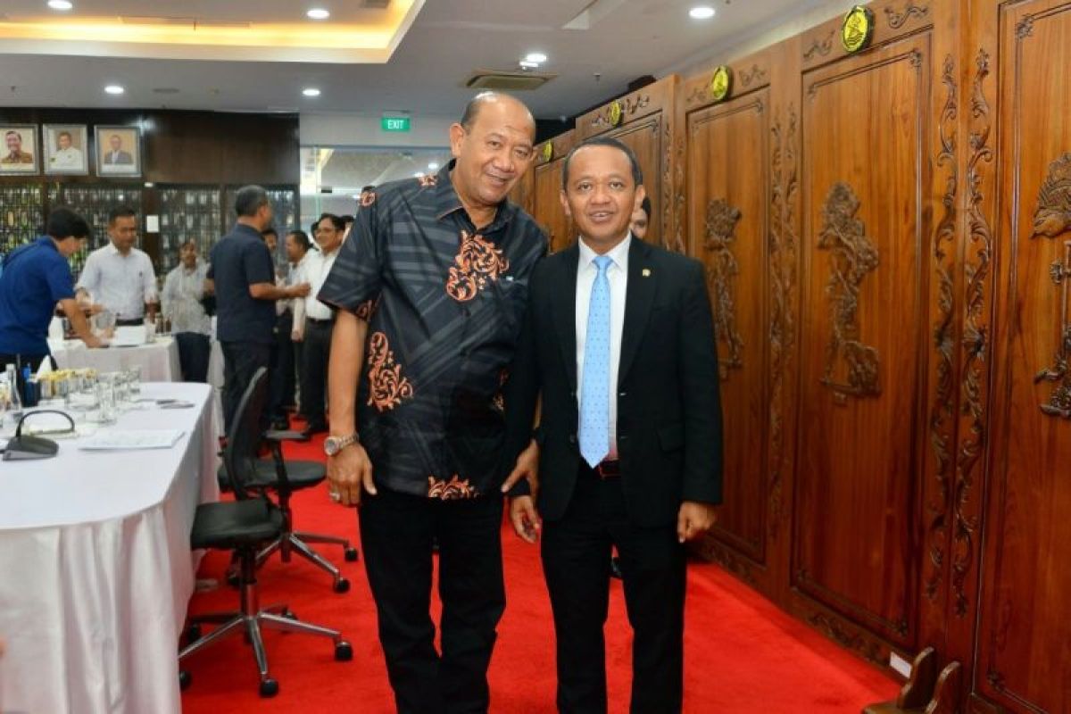 Bupati rapat dengan Menteri Bahlil pengaturan sumur  minyak rakyat