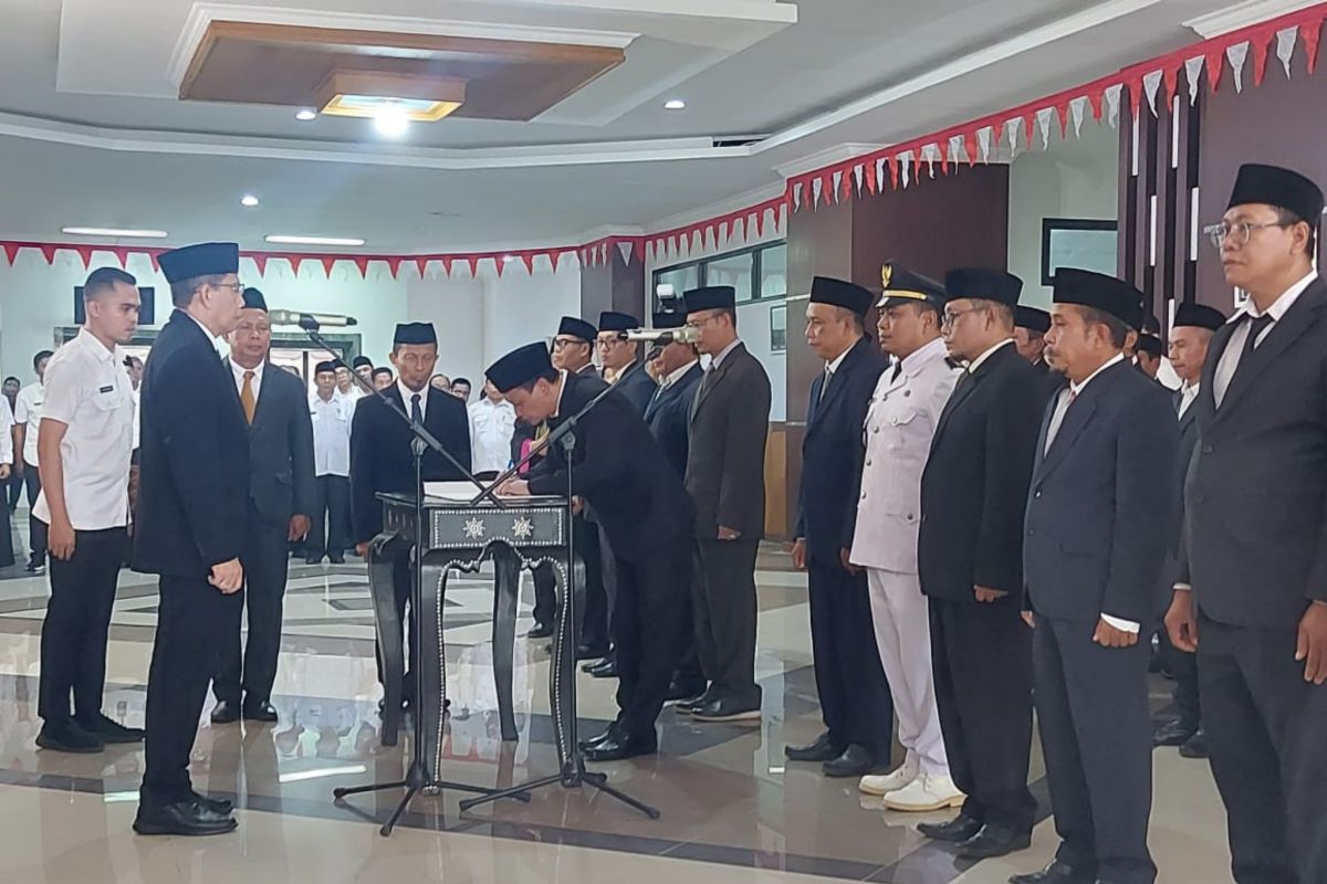 Sebanyak 33 pejabat Lombok Timur dimutasi
