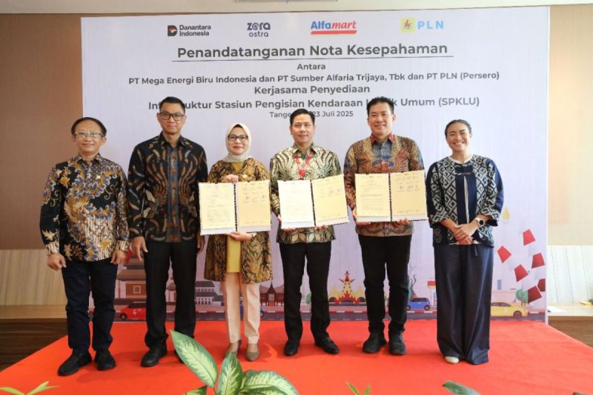 PLN, MEBI dan Alfamart kolaborasi kembangkan infrastruktur SPKLU