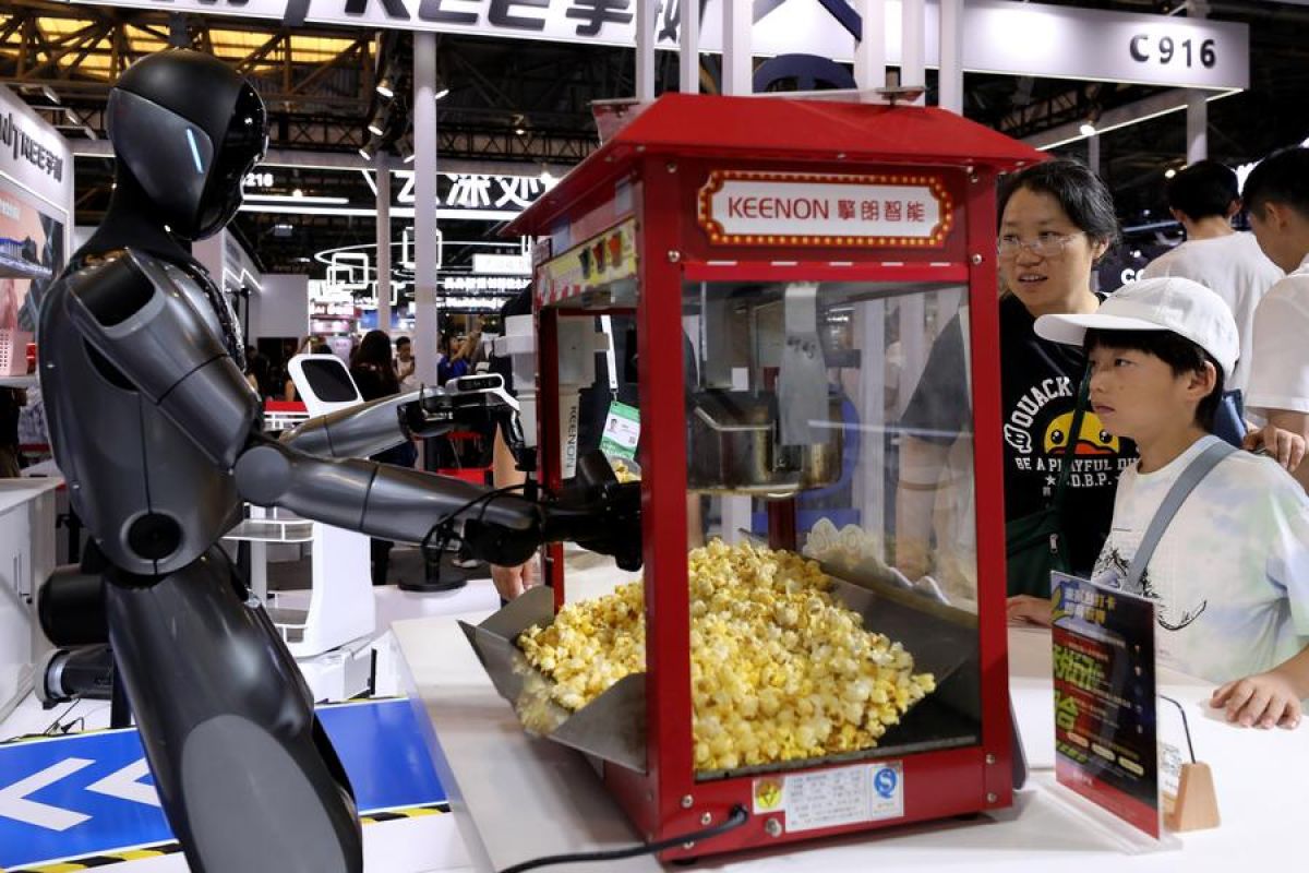 Menengok deretan robot multitalenta di WAIC 2025