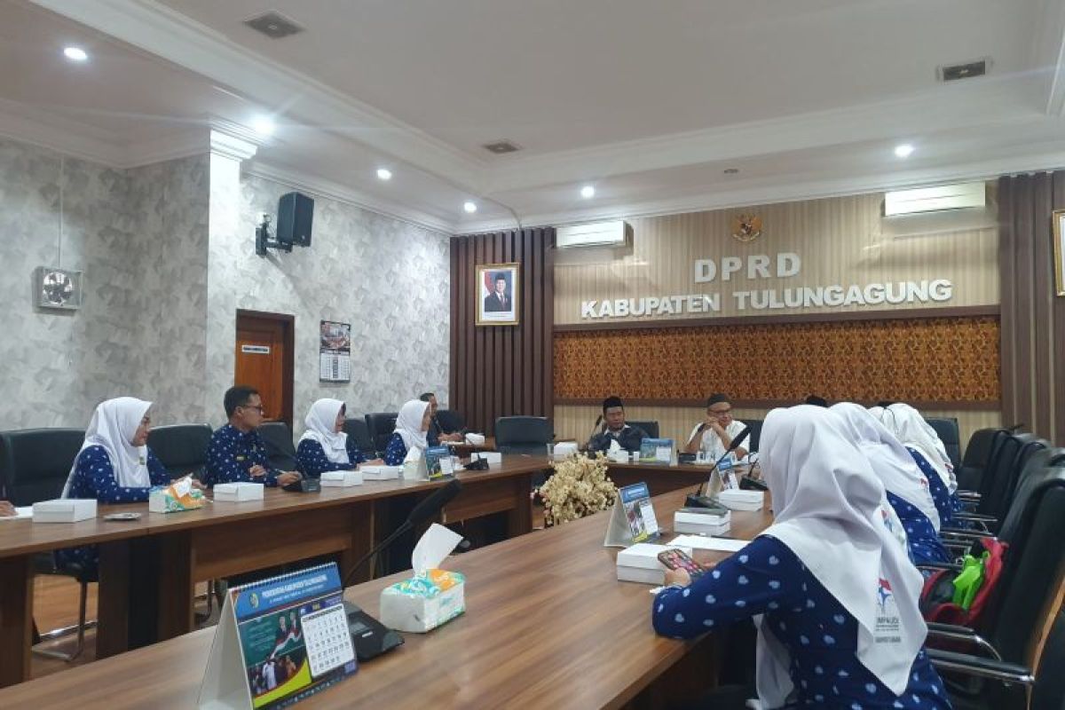 Guru PAUD nonformal adukan nasib ke DPRD Tulungagung